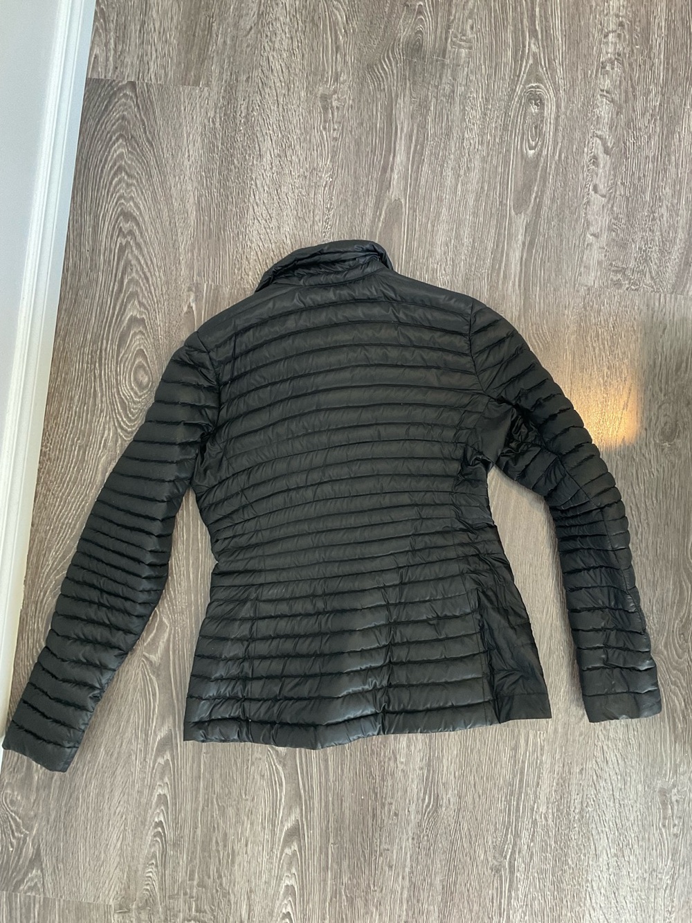 Arc’teryx Yerba lightweight jacket. - Picture 3 of 7